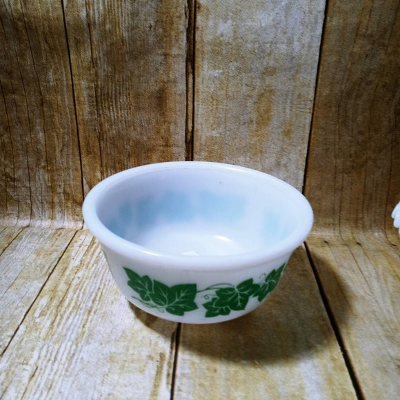 Vintage Ivy Hazel Atlas Small Mixing Bowl (7) - Picture 2 of 3